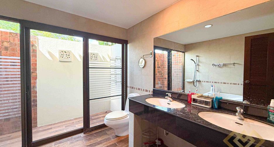 Casa en alquiler de 3 habitaciones en Sattahip, Chonburi