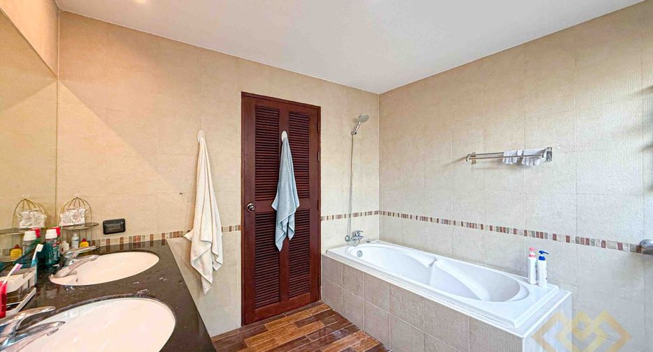 Casa en alquiler de 3 habitaciones en Sattahip, Chonburi