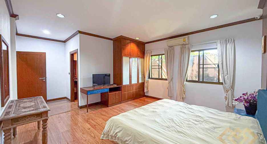 Casa en alquiler de 3 habitaciones en Sattahip, Chonburi