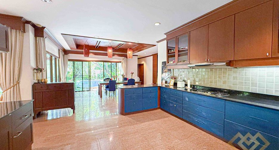 Casa en alquiler de 3 habitaciones en Sattahip, Chonburi