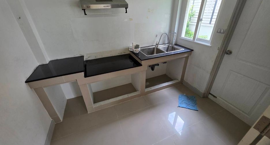 For sale 4 bedrooms house in Khlong Luang, Pathum Thani