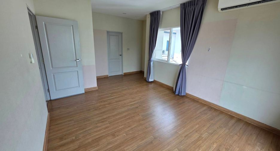 For sale 4 bedrooms house in Khlong Luang, Pathum Thani