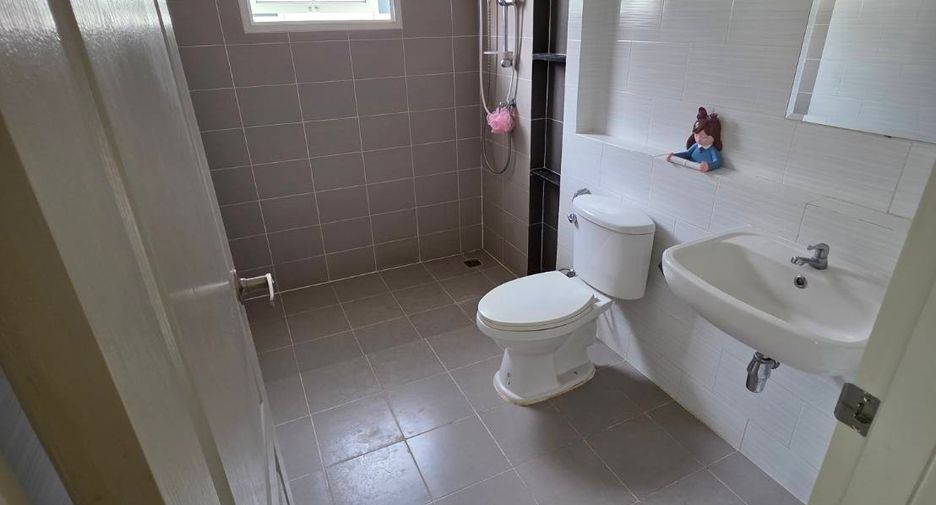 For sale 4 bedrooms house in Khlong Luang, Pathum Thani