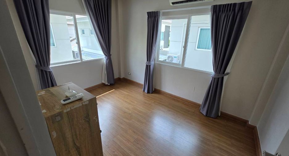For sale 4 bedrooms house in Khlong Luang, Pathum Thani