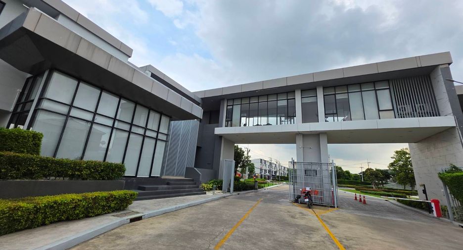 For sale 4 bedrooms house in Khlong Luang, Pathum Thani