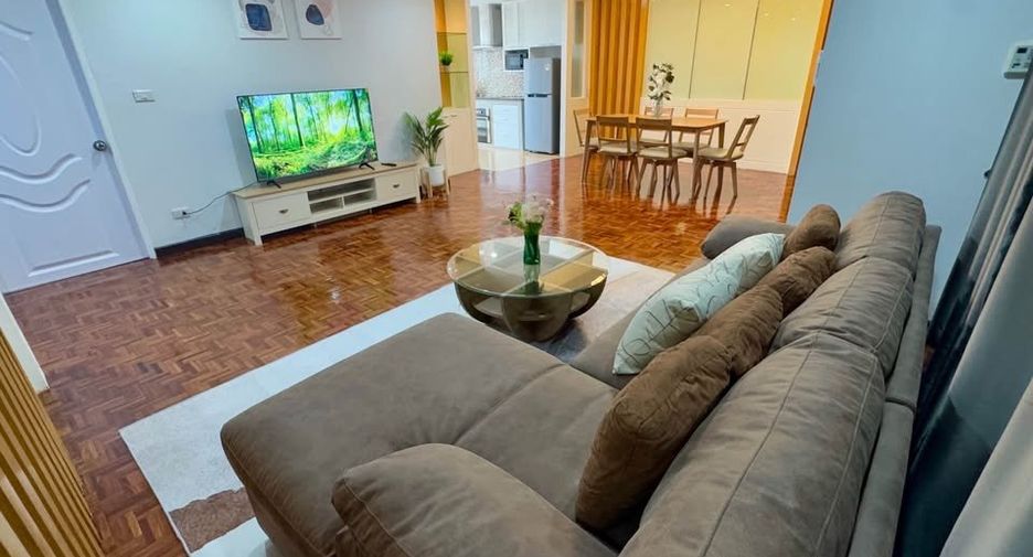 Reihenhaus zur Miete mit 3 Zimmer in Huai Khwang, Bangkok