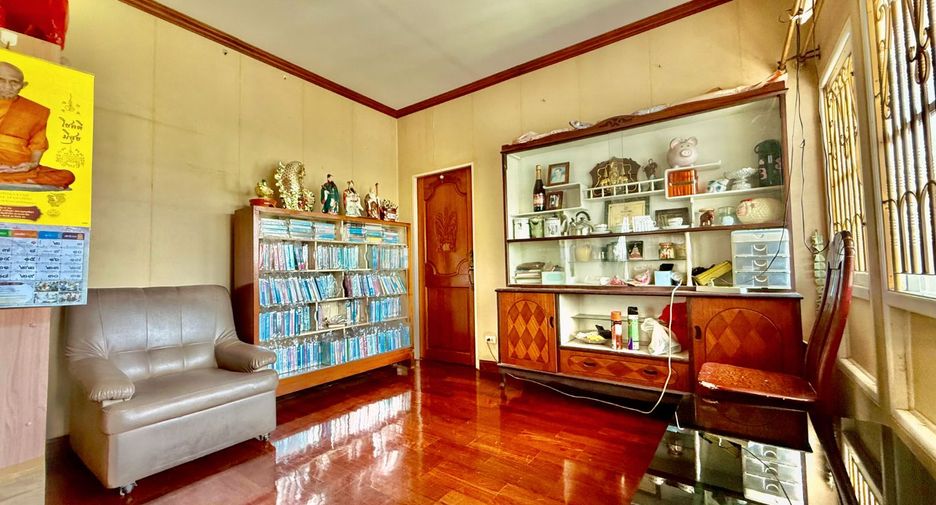 For sale 4 bedrooms house in Mueang Nonthaburi, Nonthaburi