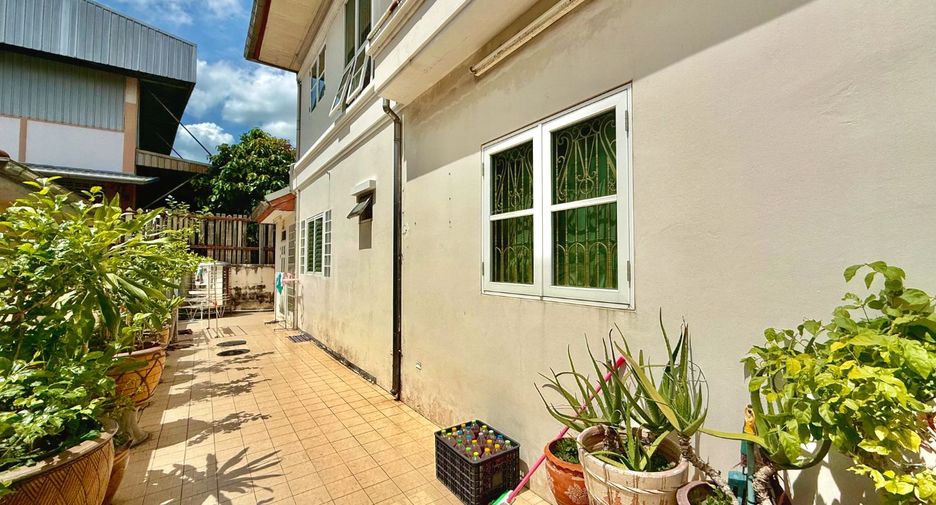 For sale 4 bedrooms house in Mueang Nonthaburi, Nonthaburi