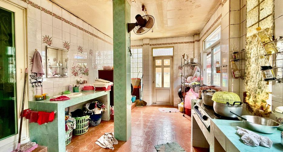 For sale 4 bedrooms house in Mueang Nonthaburi, Nonthaburi