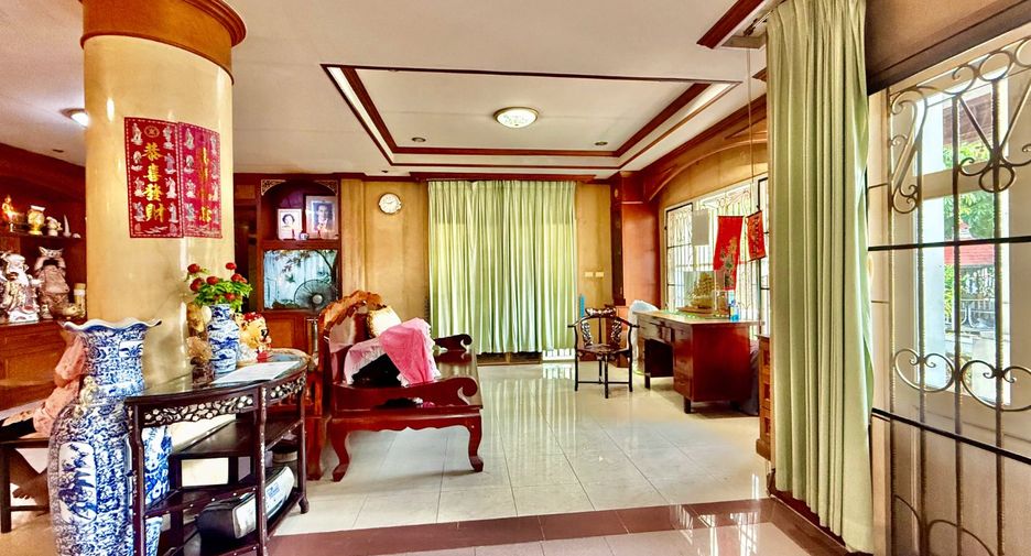 For sale 4 bedrooms house in Mueang Nonthaburi, Nonthaburi