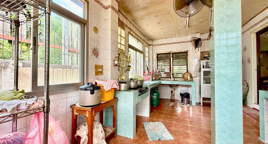 For sale 4 bedrooms house in Mueang Nonthaburi, Nonthaburi