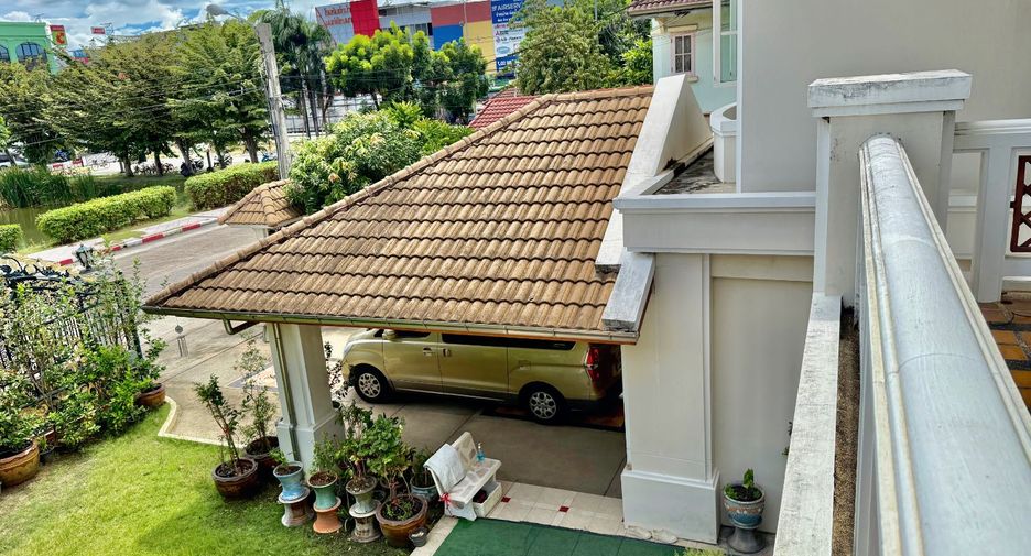 For sale 4 bedrooms house in Mueang Nonthaburi, Nonthaburi
