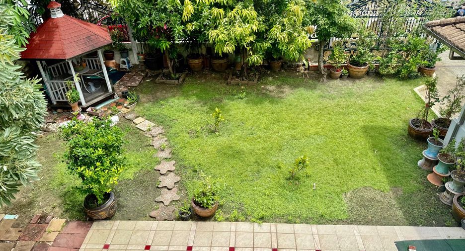 For sale 4 bedrooms house in Mueang Nonthaburi, Nonthaburi