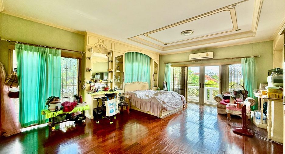 For sale 4 bedrooms house in Mueang Nonthaburi, Nonthaburi