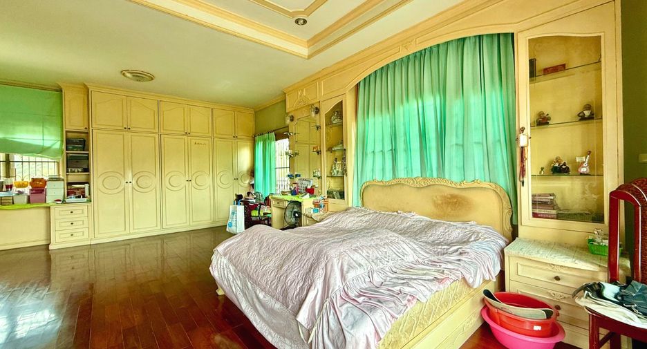 For sale 4 bedrooms house in Mueang Nonthaburi, Nonthaburi