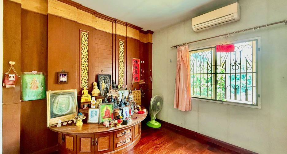 For sale 4 bedrooms house in Mueang Nonthaburi, Nonthaburi