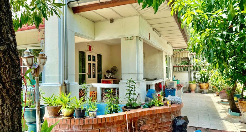 For sale 4 bedrooms house in Mueang Nonthaburi, Nonthaburi