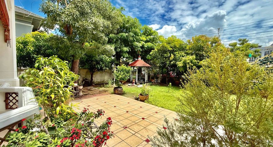 For sale 4 bedrooms house in Mueang Nonthaburi, Nonthaburi