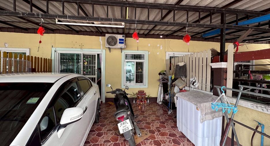 For sale 2 bedrooms townhouse in Bang Lamung, Chonburi
