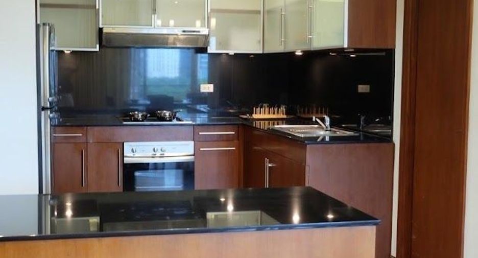 For rent 3 bedrooms condo in Pathum Wan, Bangkok