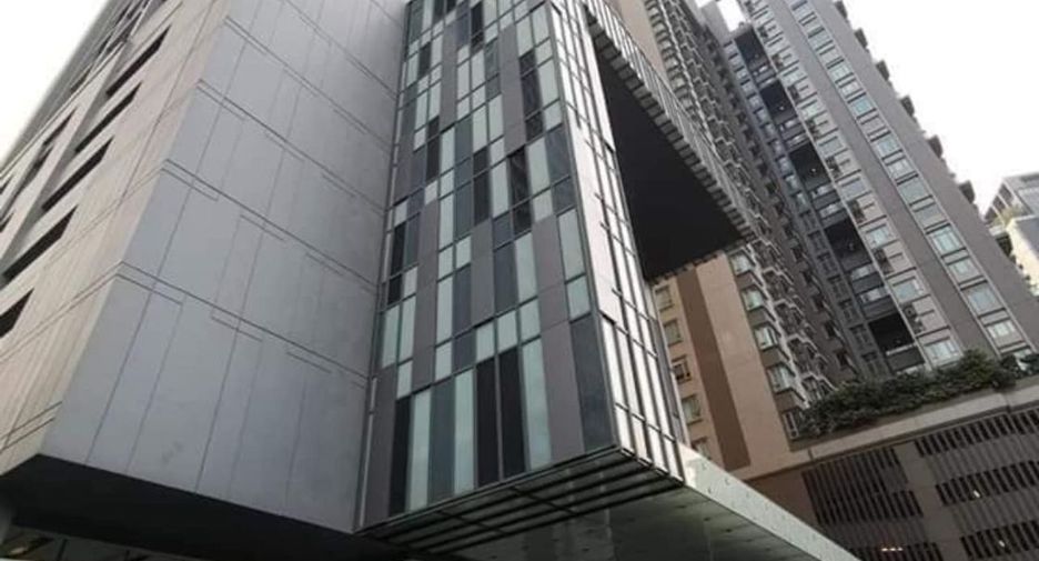 For sale 1 bed condo in Khlong Toei, Bangkok