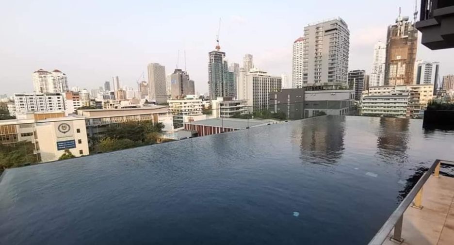 For sale 1 bed condo in Khlong Toei, Bangkok