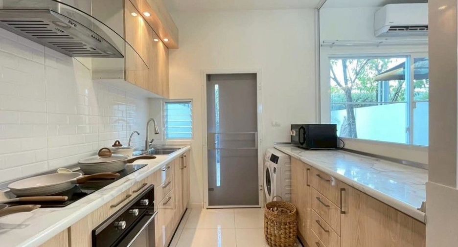 Casa adosada en alquiler y en venta de 3 habitaciones en Prawet, Bangkok