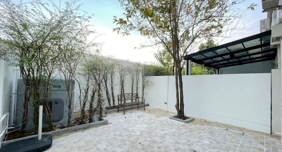 Casa adosada en alquiler y en venta de 3 habitaciones en Prawet, Bangkok