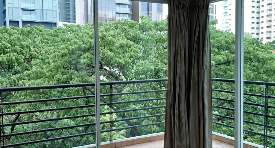 For sale 2 bedrooms condo in Khlong Toei, Bangkok