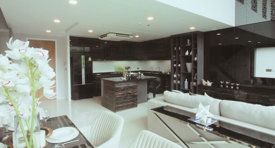 For sale 4 bedrooms condo in Mueang Chiang Mai, Chiang Mai
