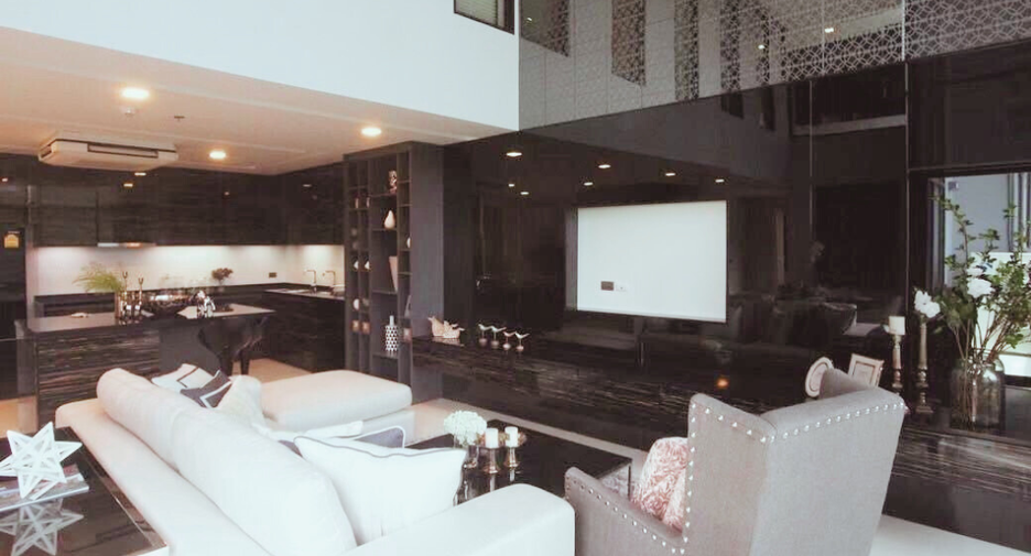 For sale 4 bedrooms condo in Mueang Chiang Mai, Chiang Mai