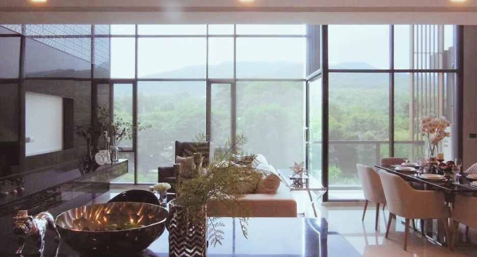 For sale 4 bedrooms condo in Mueang Chiang Mai, Chiang Mai