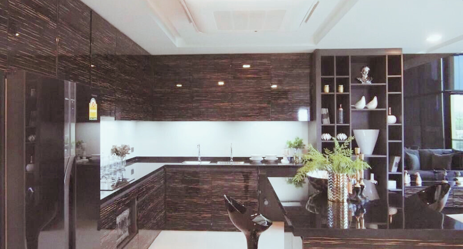 For sale 4 bedrooms condo in Mueang Chiang Mai, Chiang Mai