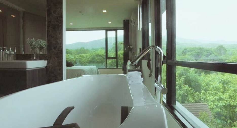 For sale 4 bedrooms condo in Mueang Chiang Mai, Chiang Mai