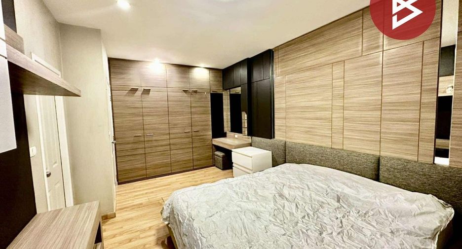 Casa adosada en venta de 3 habitaciones en Suan Luang, Bangkok