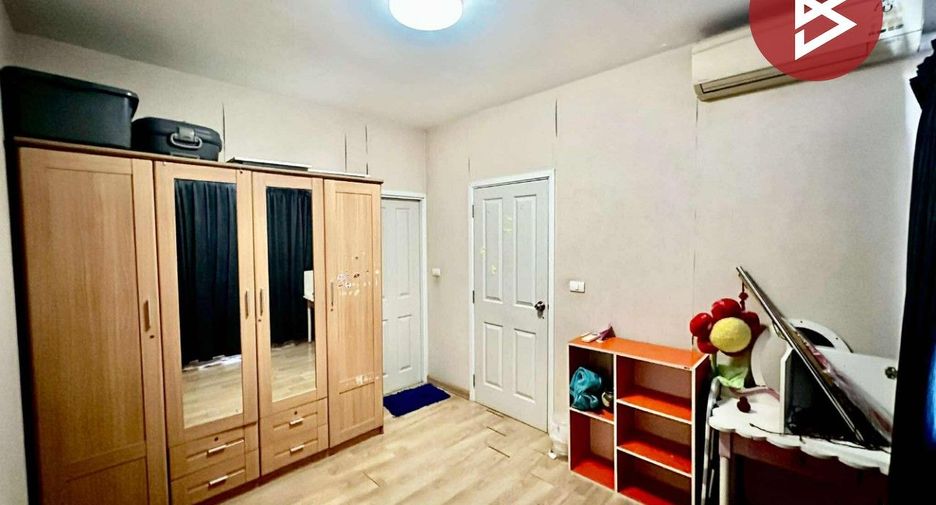 Casa adosada en venta de 3 habitaciones en Suan Luang, Bangkok