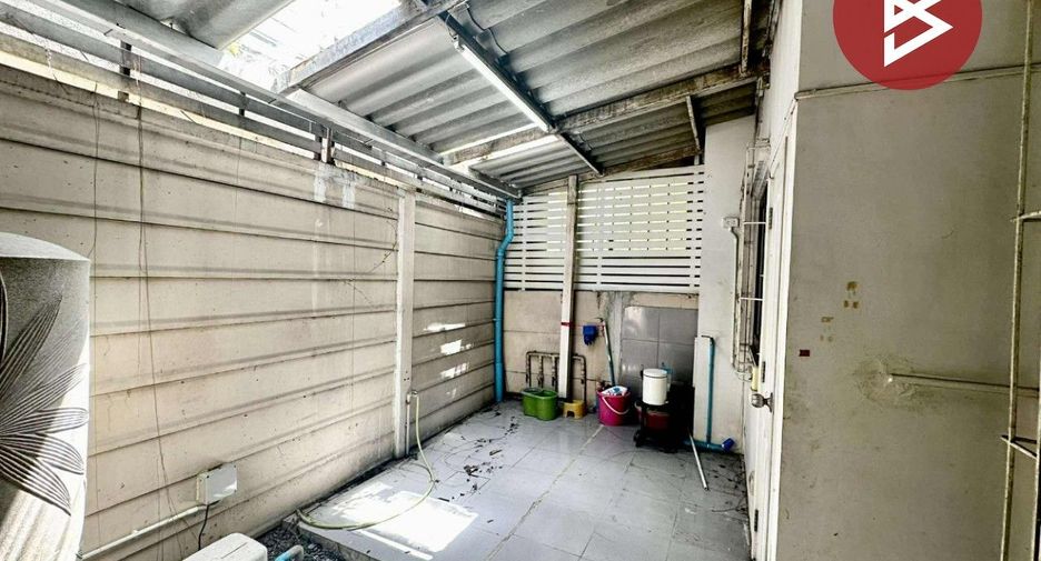 Casa adosada en venta de 3 habitaciones en Suan Luang, Bangkok