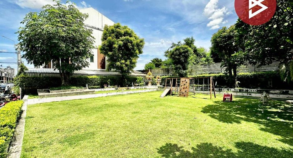 Casa adosada en venta de 3 habitaciones en Suan Luang, Bangkok