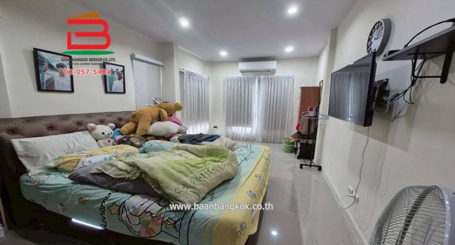 For sale 3 bedrooms house in Saphan Sung, Bangkok