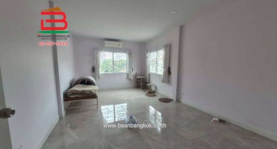 For sale 3 bedrooms house in Saphan Sung, Bangkok
