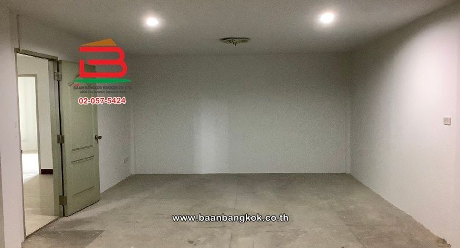 For sale 4 bedrooms retail Space in Sai Mai, Bangkok