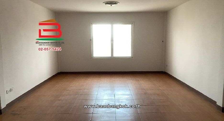For sale 4 bedrooms retail Space in Sai Mai, Bangkok