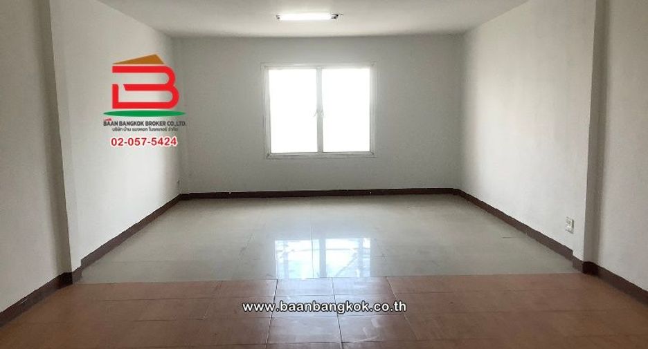 For sale 4 bedrooms retail Space in Sai Mai, Bangkok