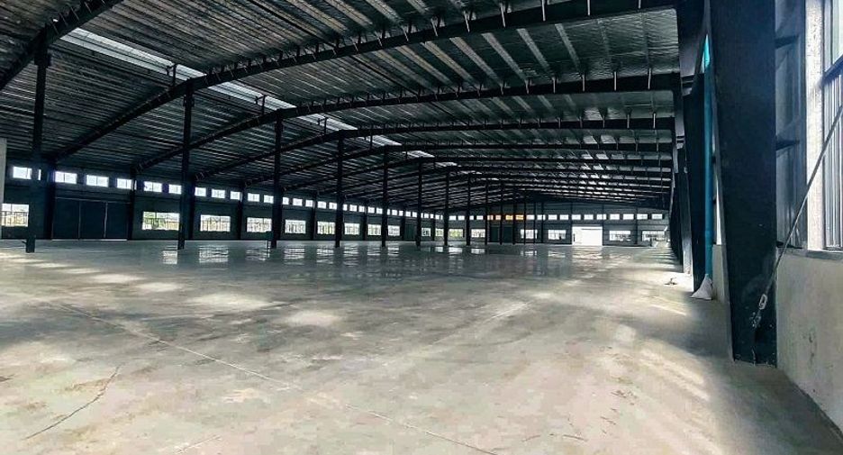 For rent 4 bedrooms warehouse in Nikhom Phatthana, Rayong