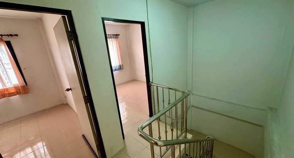 For rent 3 bedrooms townhouse in Si Racha, Chonburi