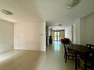 Casa adosada en alquiler de 3 habitaciones en Si Racha, Chonburi