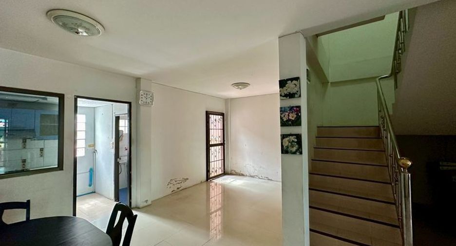 For rent 3 bedrooms townhouse in Si Racha, Chonburi