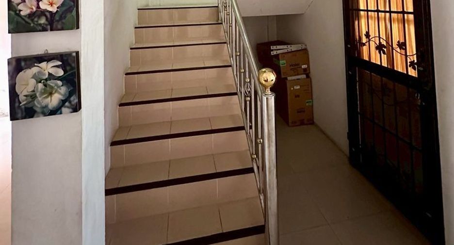 For rent 3 bedrooms townhouse in Si Racha, Chonburi