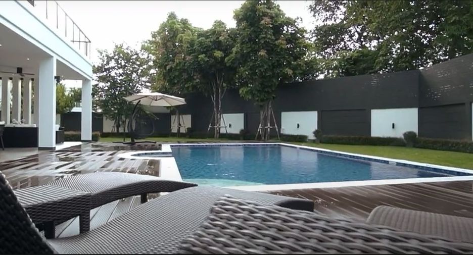 For sale 5 bedrooms villa in Hang Dong, Chiang Mai