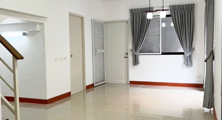 For sale 2 bedrooms townhouse in Si Racha, Chonburi